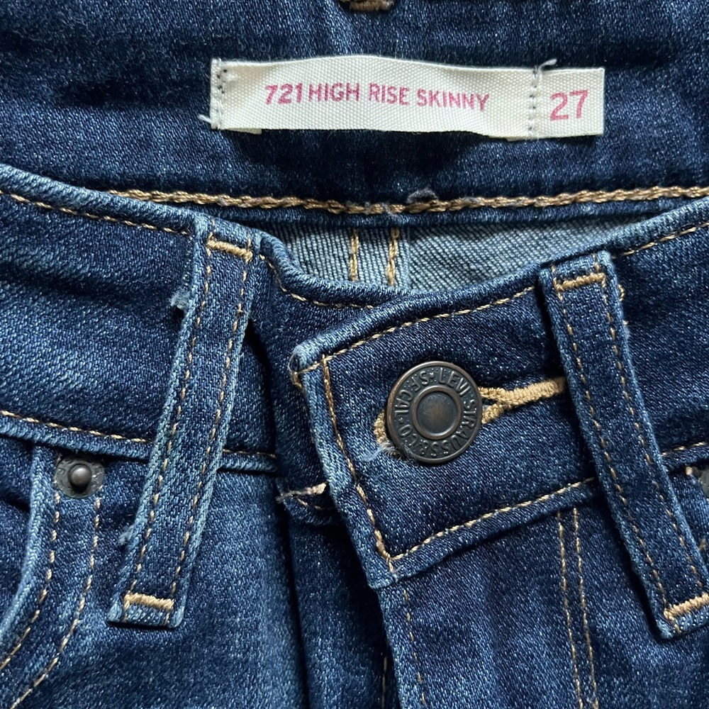 Levi’s 721 high rise skinny jeans